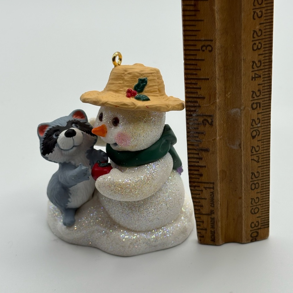 VTG 2001 Hallmark Keepsake Snow Buddies Ornament Raccoon Snowman NO BOX - Picture 9 of 10